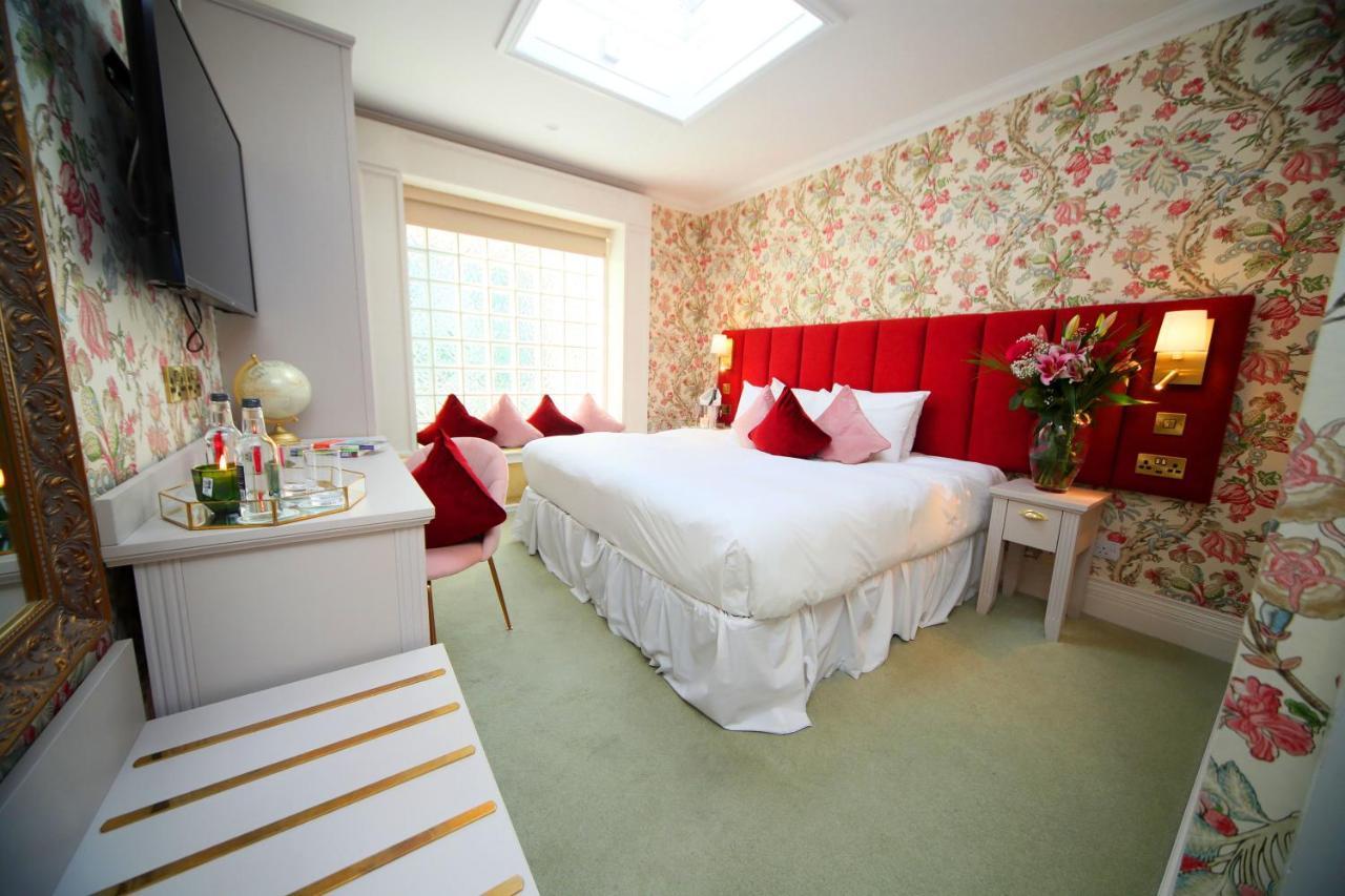 Double or Twin Room Private Bathroom