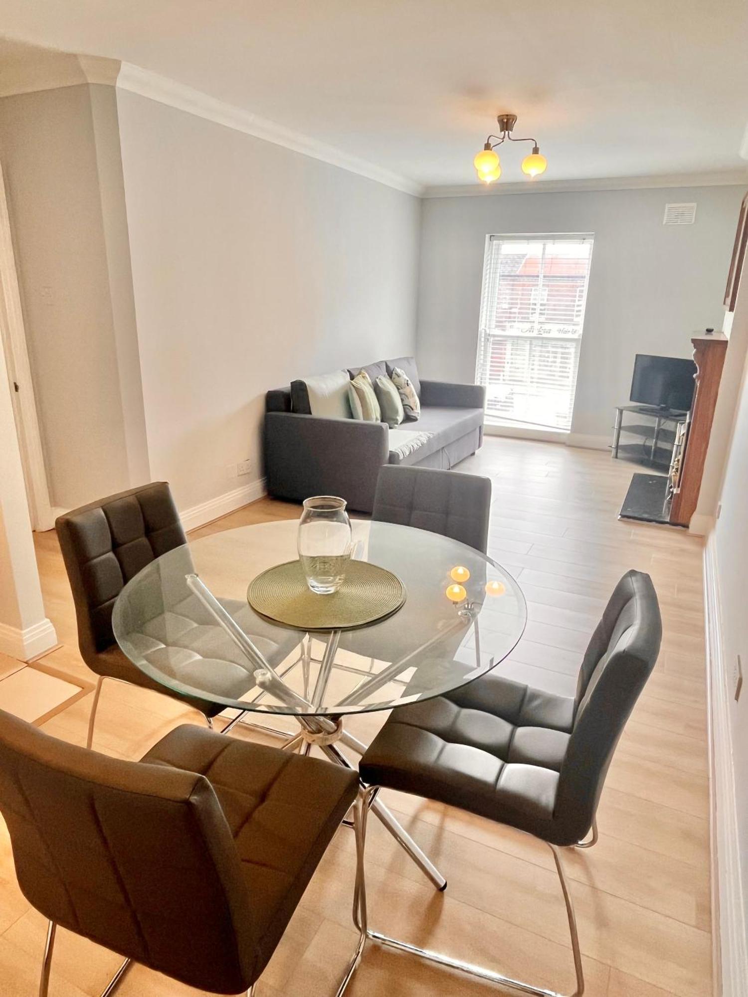 Two-Bedroom Apartment,1600075296:JPEG