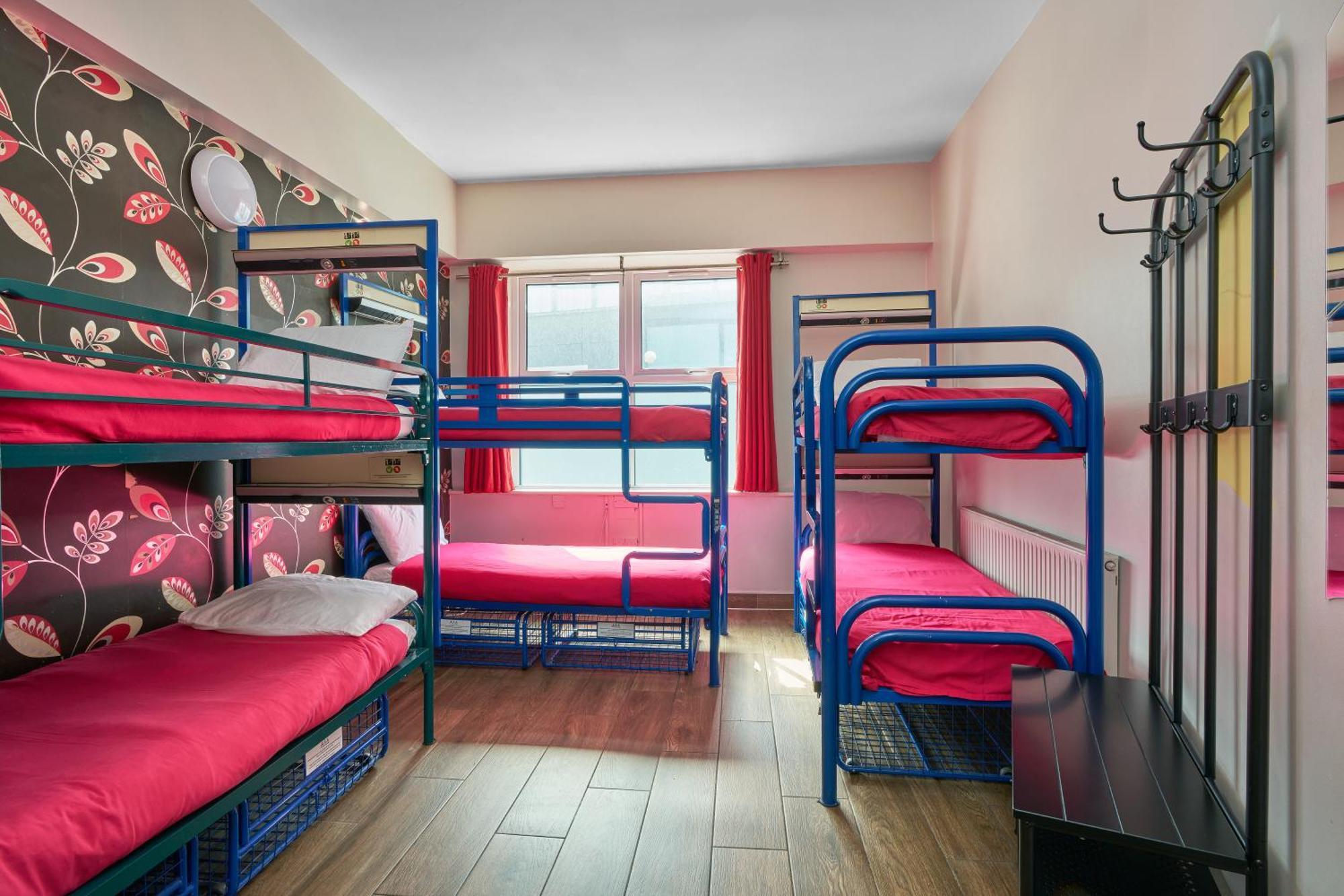 1 Bed a 6-Bed Dorm Ensuite