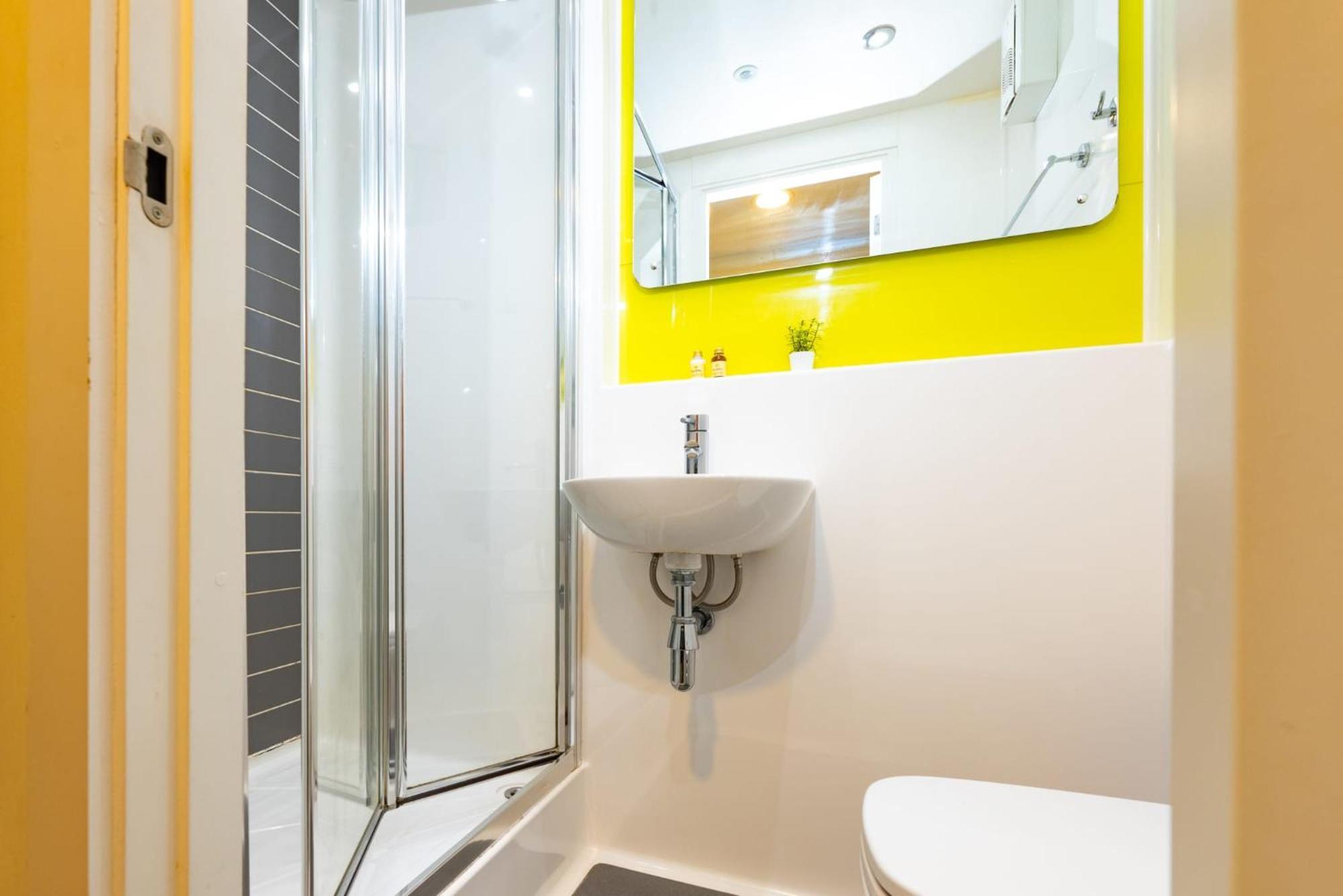 Double Room Private Bathroom