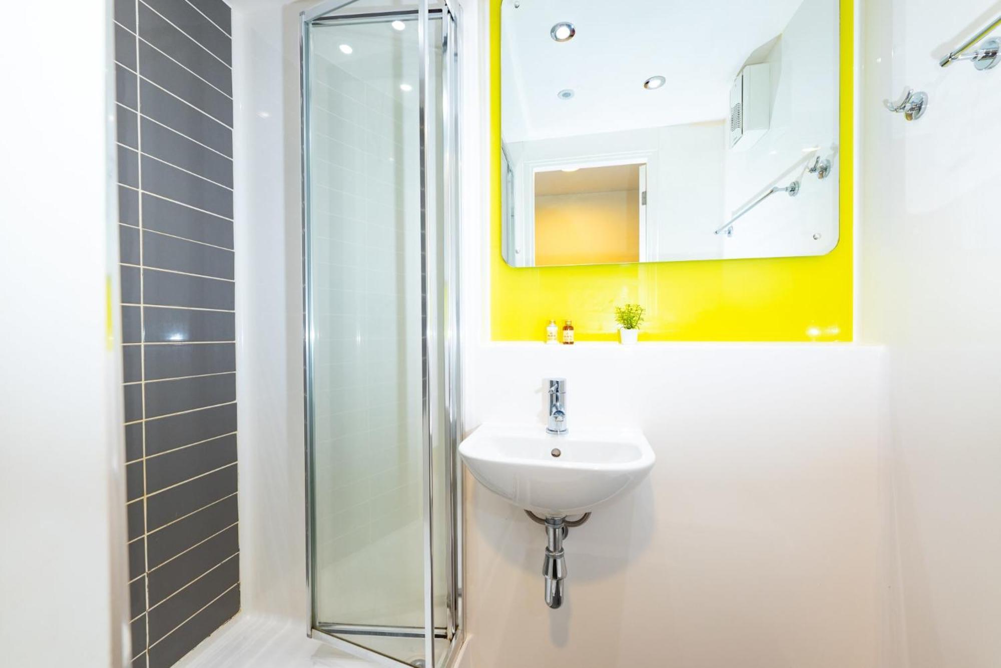 Double Room Private Bathroom