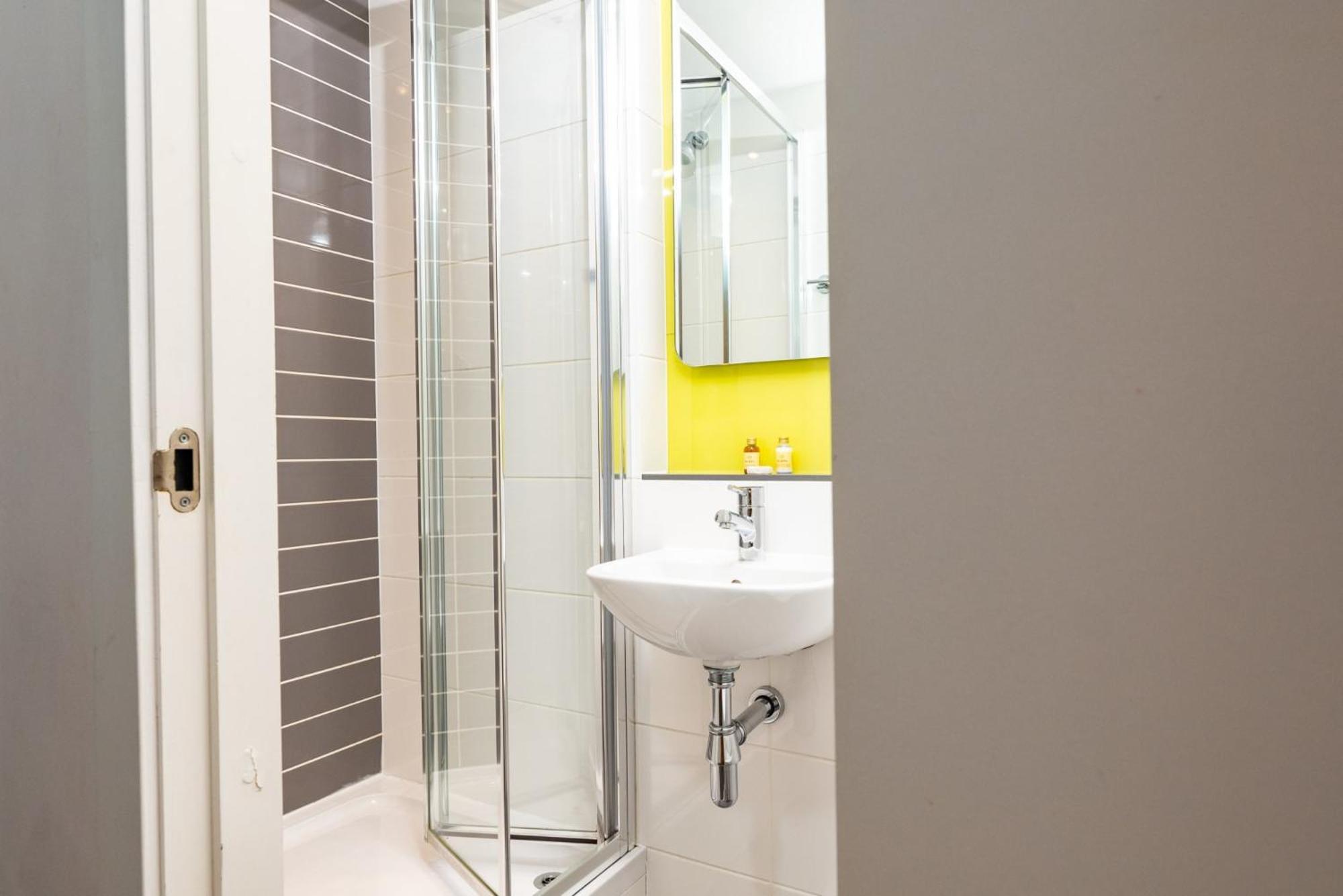 Double Room Private Bathroom