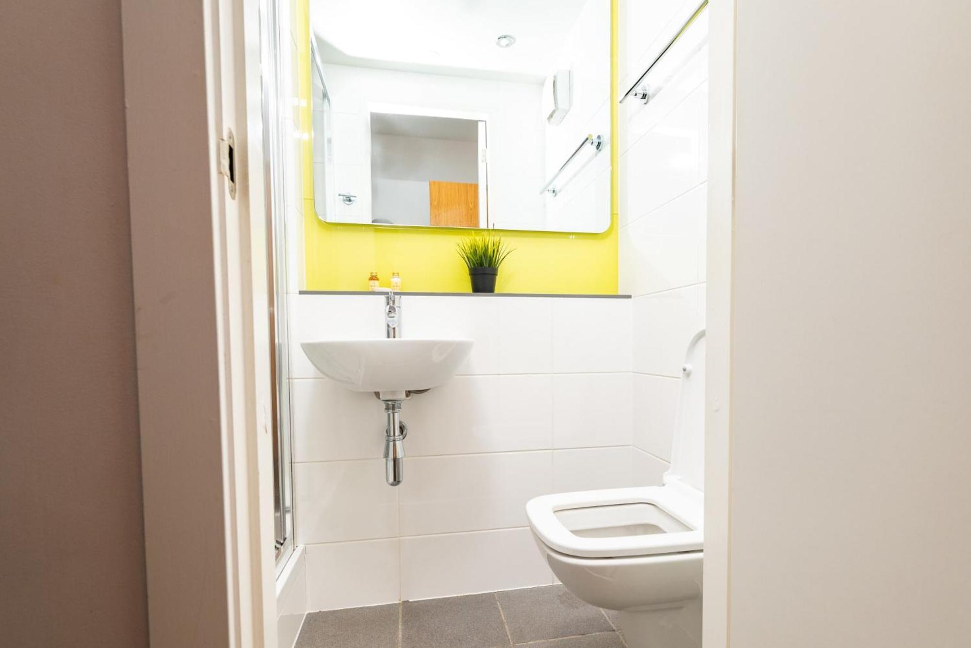 Double Room Private Bathroom