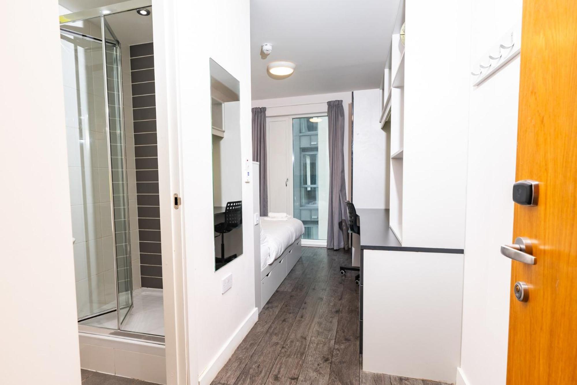 Double Room Private Bathroom