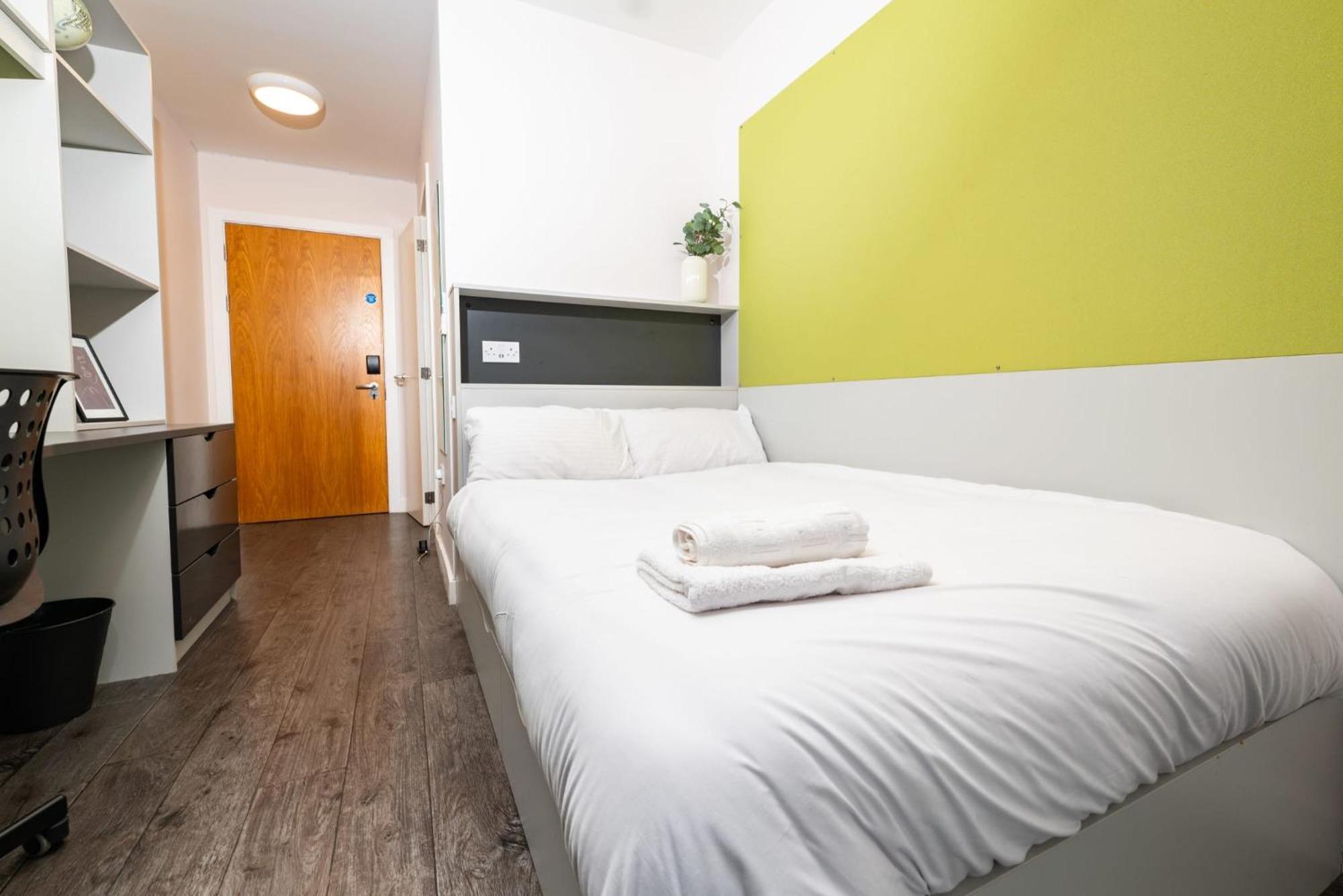 Double Room Private Bathroom