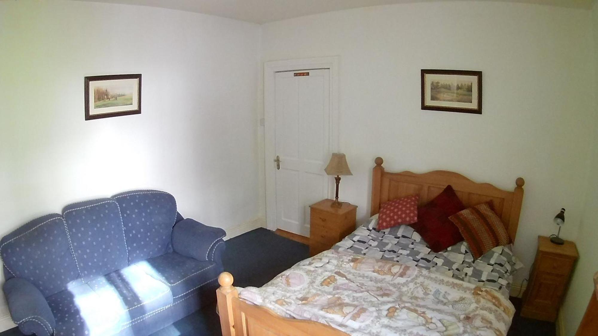 Deluxe Double Room Shower