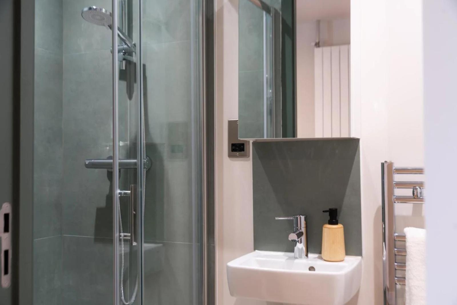 Single Room Private Bathroom
