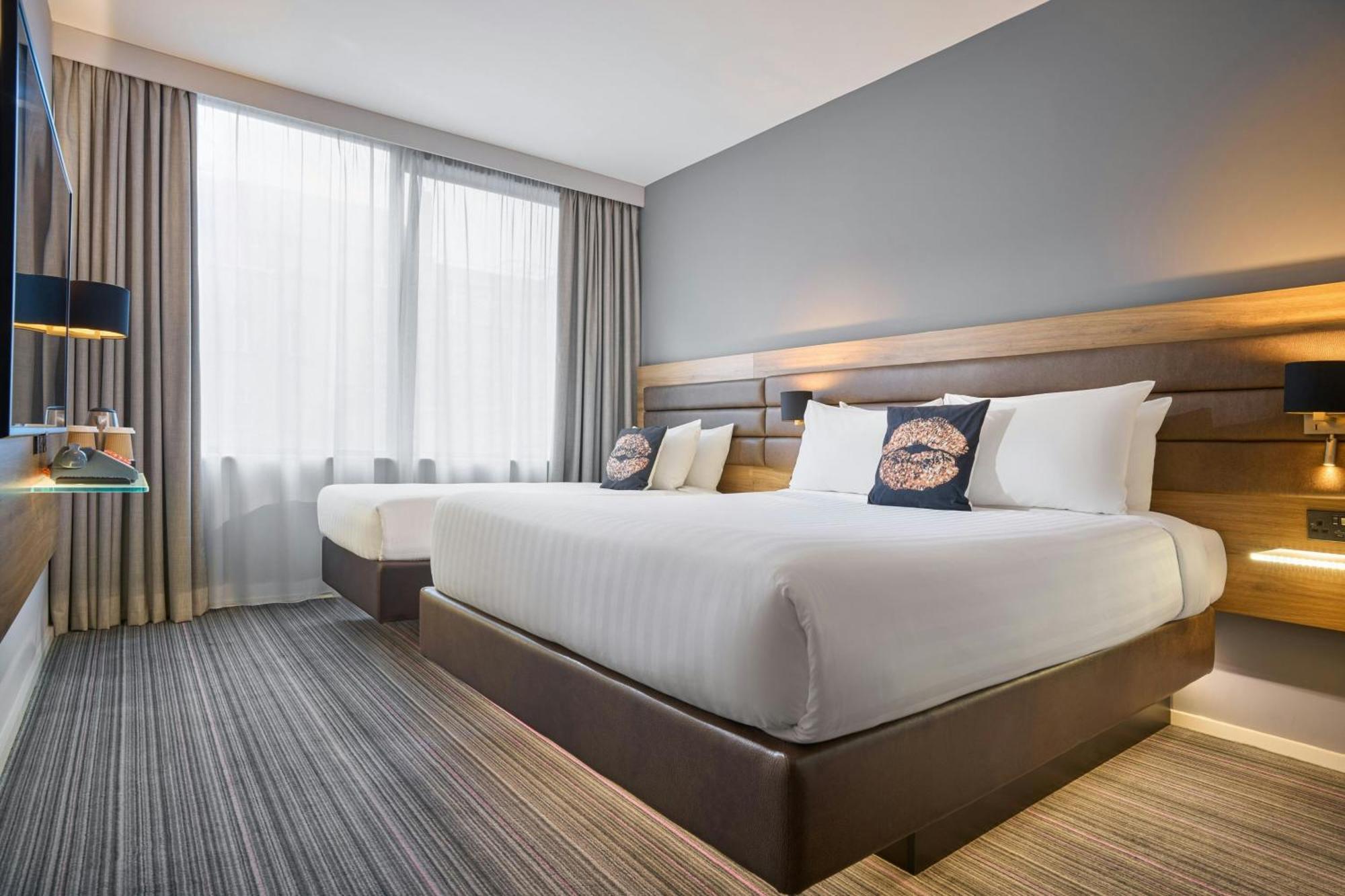 Moxy Sleeper Queen&Single Guest room 1 Queen