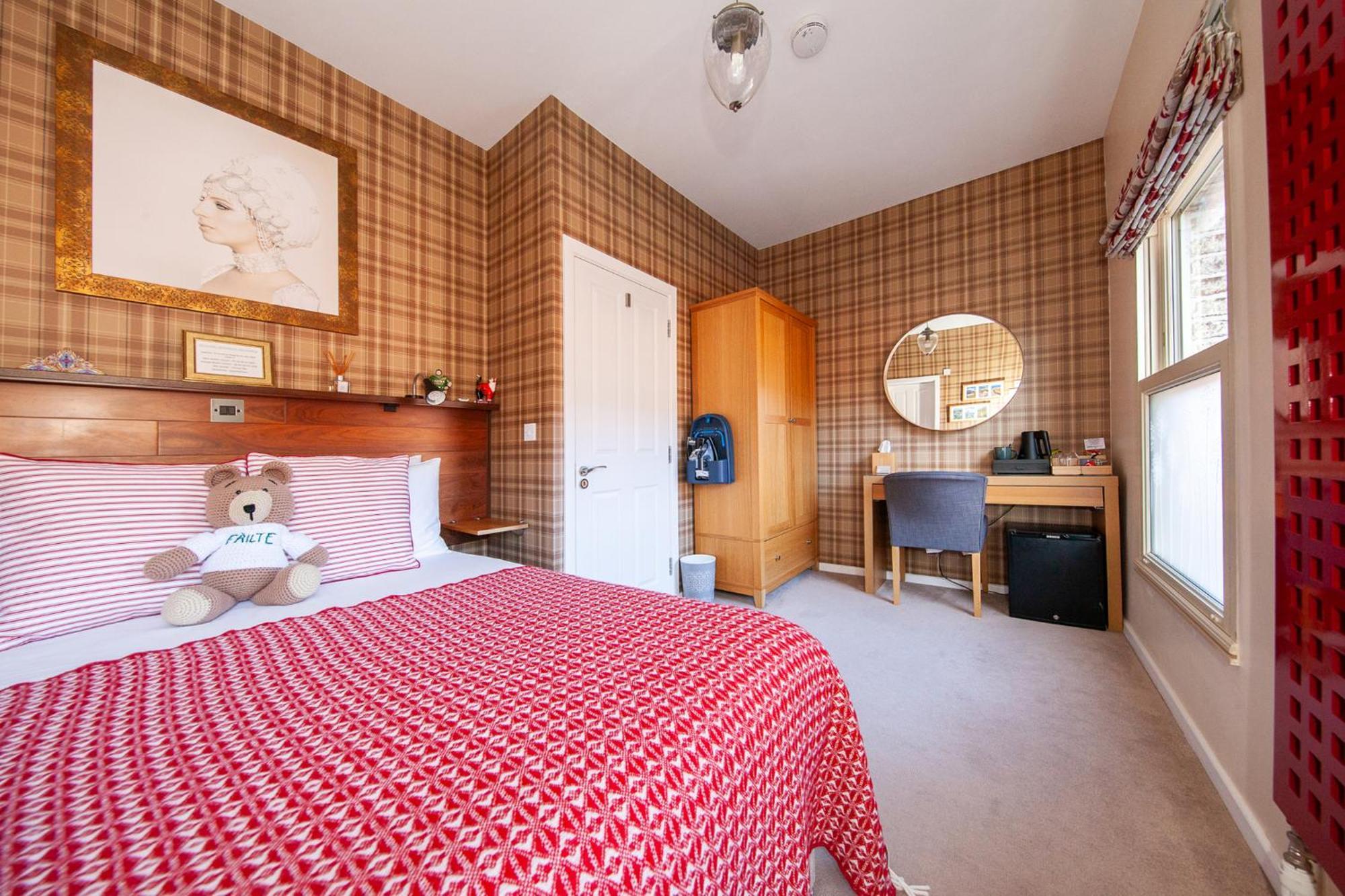 Deluxe Double Room Shower