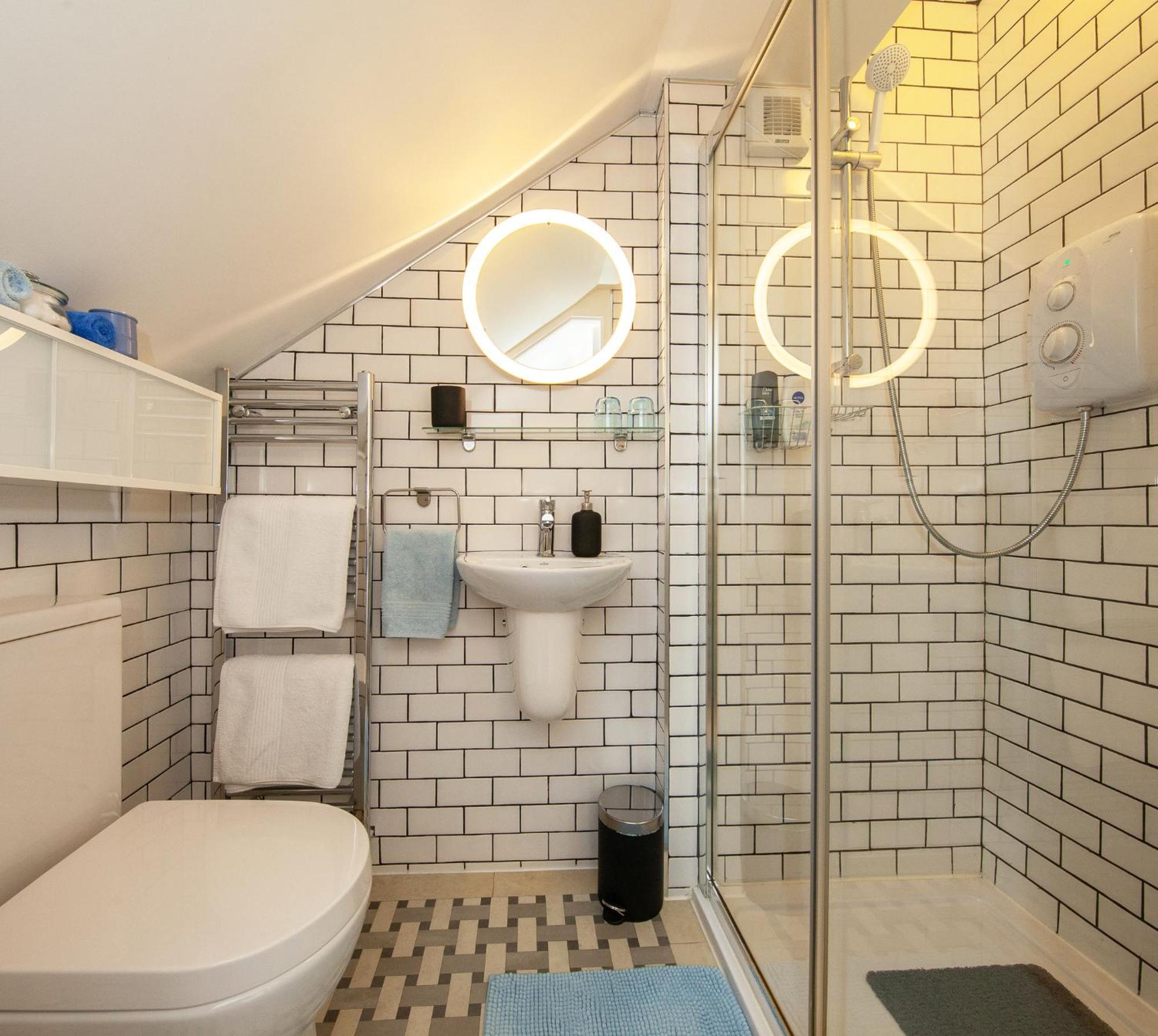 Deluxe Double Room Shower