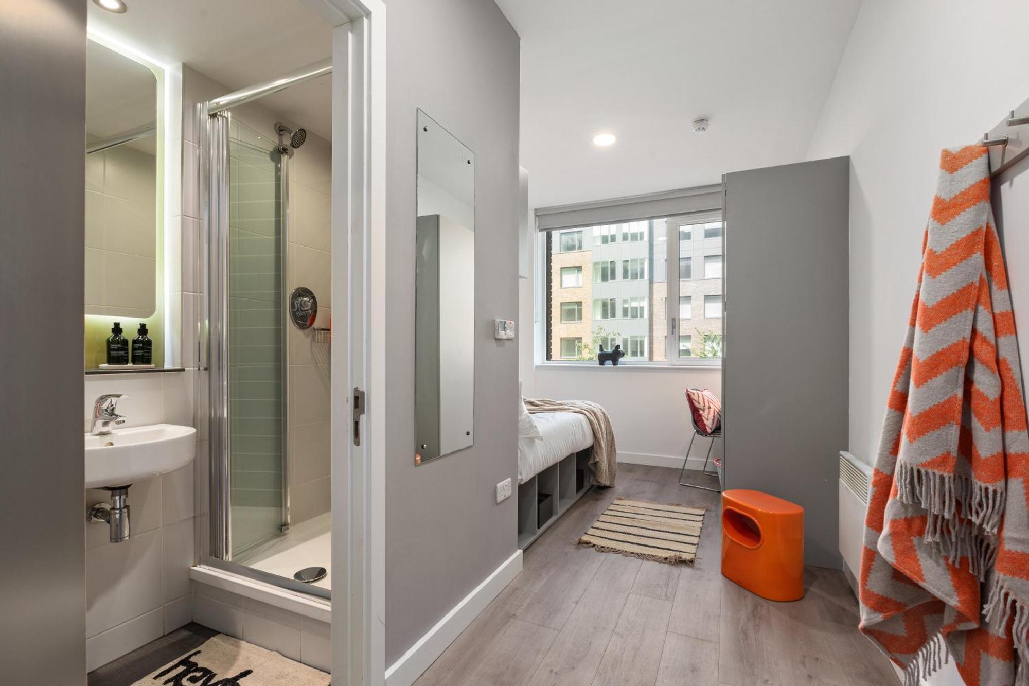 Double Room Private Bathroom