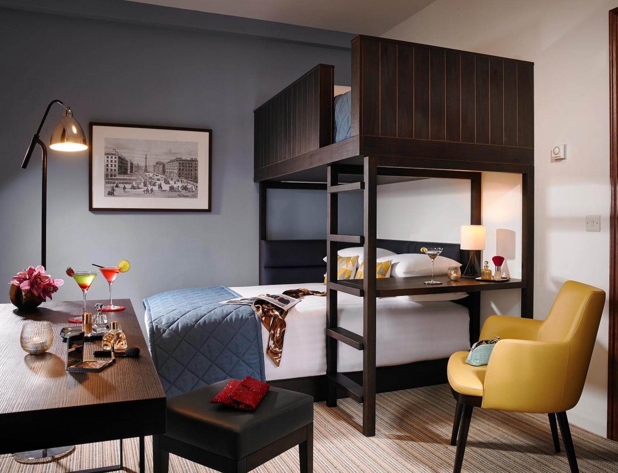 Snug Triple Room,697274385:JPEG