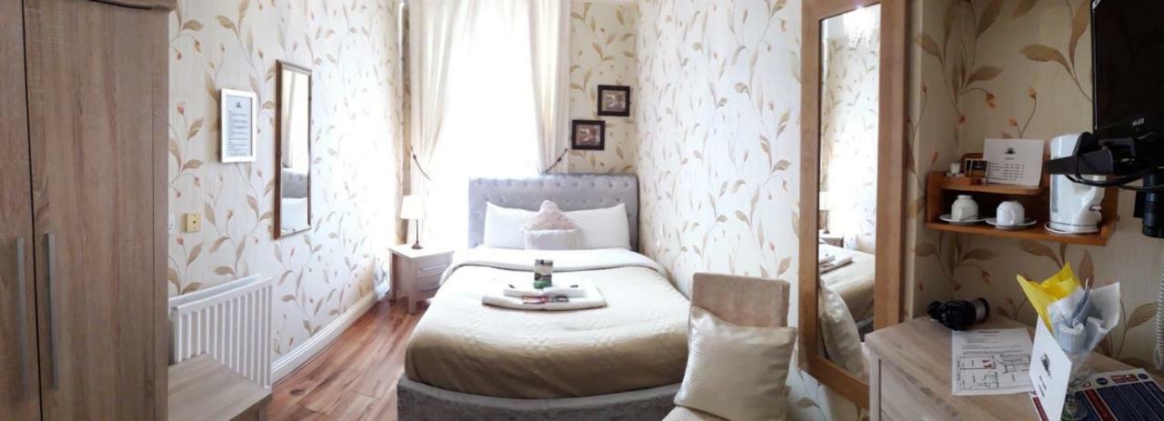 Double Room Private External Bathroom