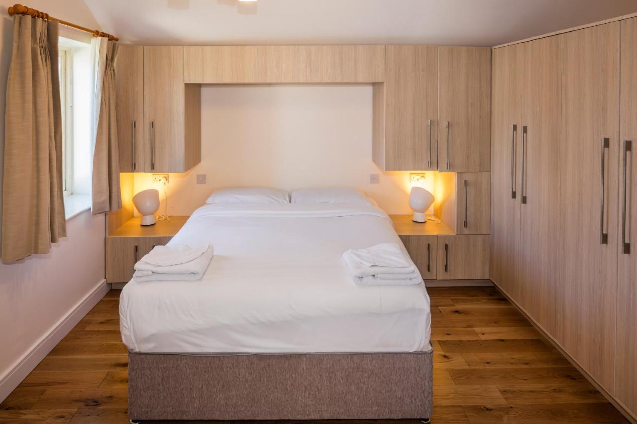 One-Bedroom Luxury Apartment