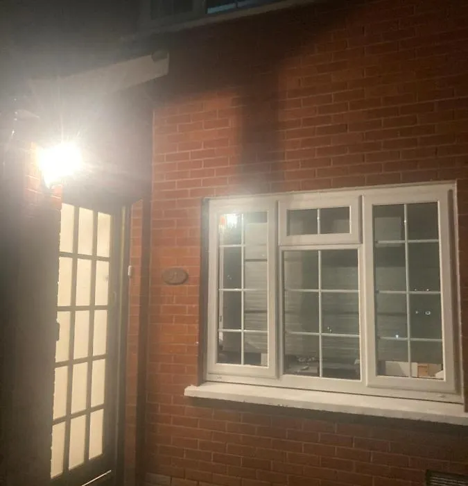 Entire Terraced Two Story Redbrick House With Parking In Secluded Cul De Sac-1