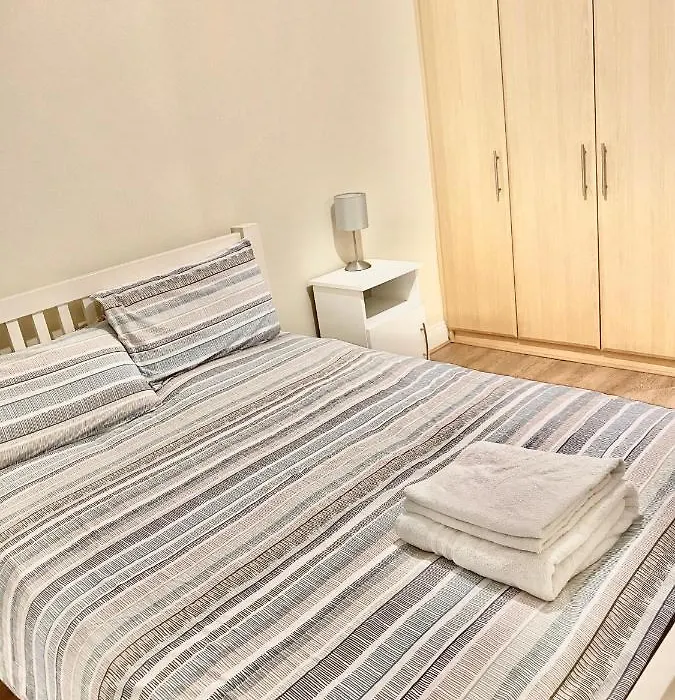 Lovely 2 Bedroom Apartment In Dublin City-1