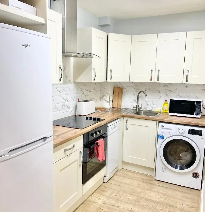 Lovely 2 Bedroom Apartment In Dublin City-1