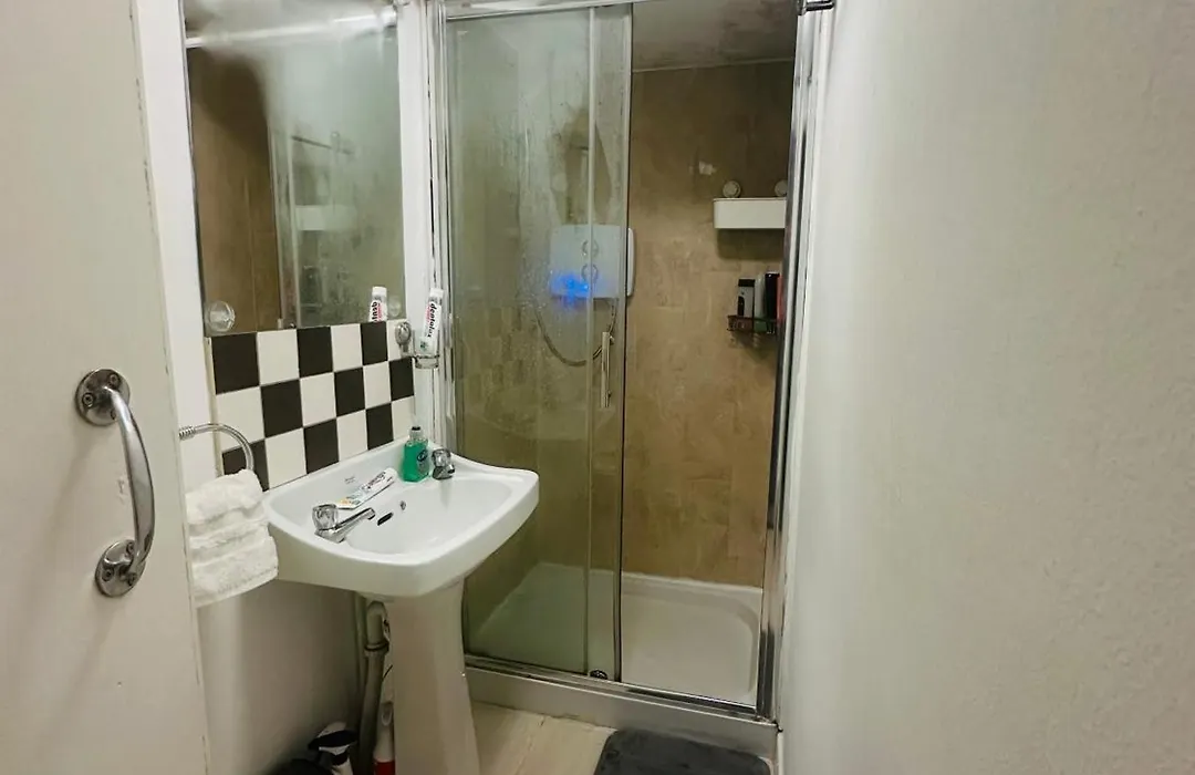 Spacious Room In Dublin-1