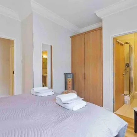Luxury Two Bedroom Apt In Dublin-2
