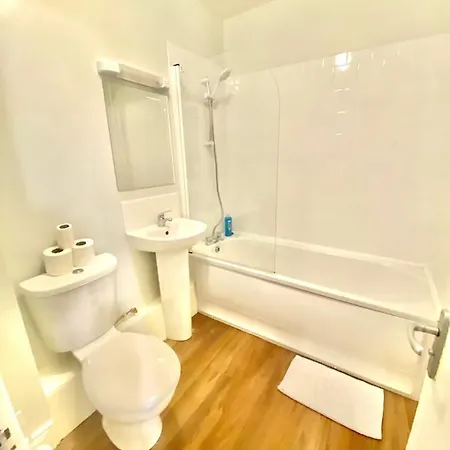Lovely 2 Bedroom Apartment In Dublin City-3
