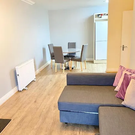 Lovely 2 Bedroom Apartment In Dublin City-3