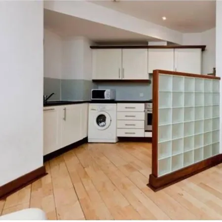 Modern Apt In Heart Of Dublin-3