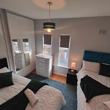 Modern 4 Bedroom Townhouse In City Centre-2