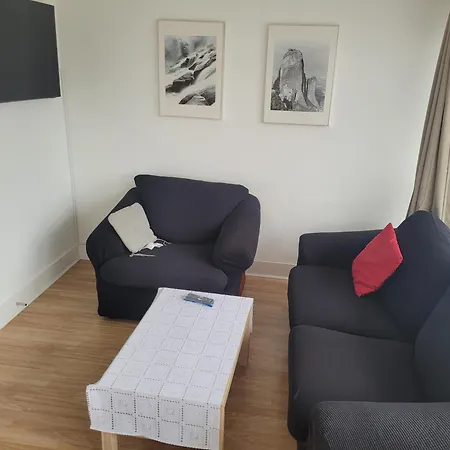 2 Double Bedrooms Apartment Near Airport & Town-3