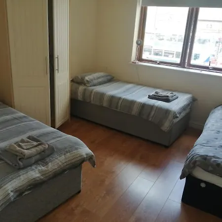 2 Bedroom, 2 Bathroom Apartment-3