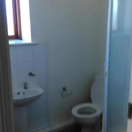 2 Bedroom, 2 Bathroom Apartment-3