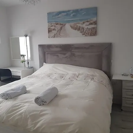 Barnoaks Room With Ensuite Bathroom - Homestay-3