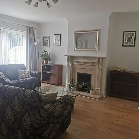Single Room In A Charming Apartment With The Terrace In Sandymount-2