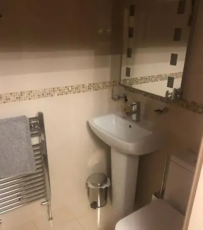 Private Comfortable Bedroom With Ensuite-2