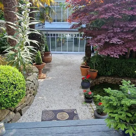 Hideaway Garden Paradise-2