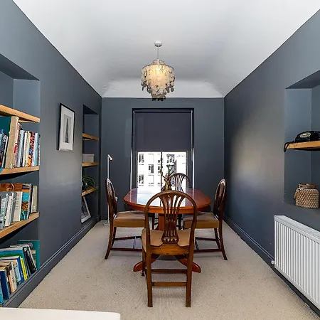 Ulster Apartment, 7 Henrietta Street, Dublin City Centre-3