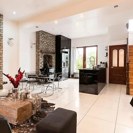 Serres' Home-3
