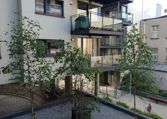 Secluded And Spacious Apartment
