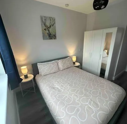Central 1 Bedroom Apartment