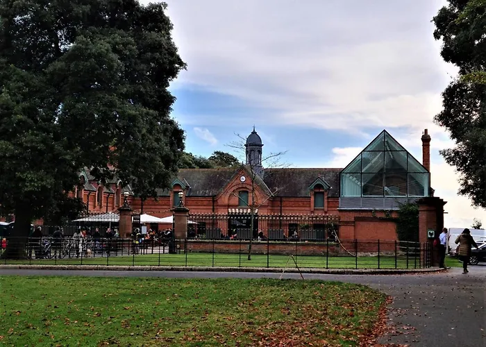 Stylish Studio Own Entrance In Victorian House