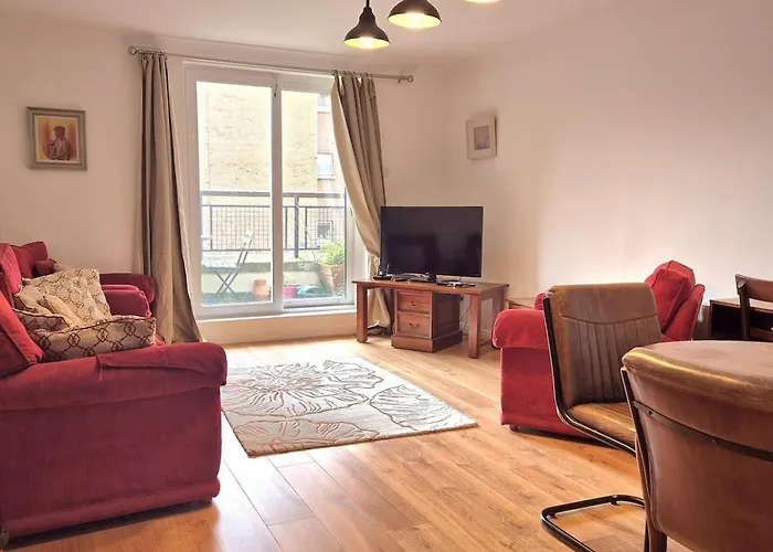 Modern Two Bed With Parking