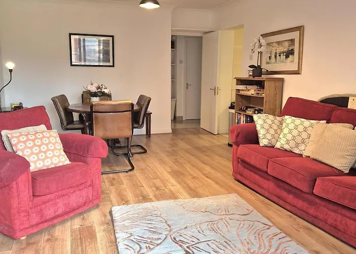 Modern Two Bed With Parking