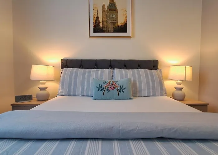 Cozy Bedroom In Lucan,
