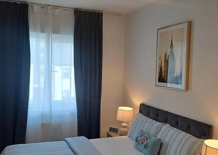 Cozy Bedroom In Lucan,