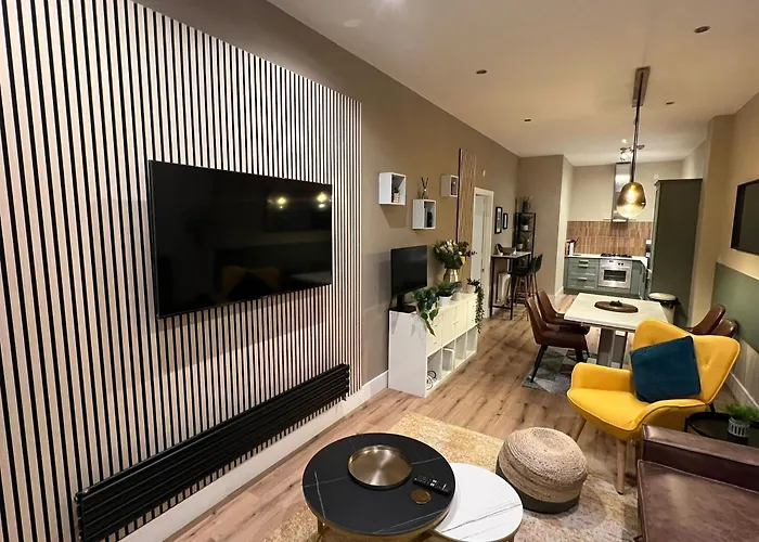 Modern 2 Bedroom 2 Bathroom Newly Renovated
