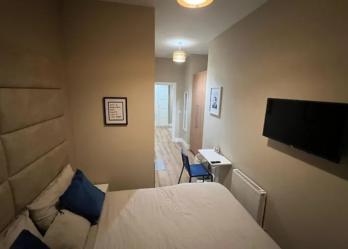 Modern 2 Bedroom 2 Bathroom Newly Renovated