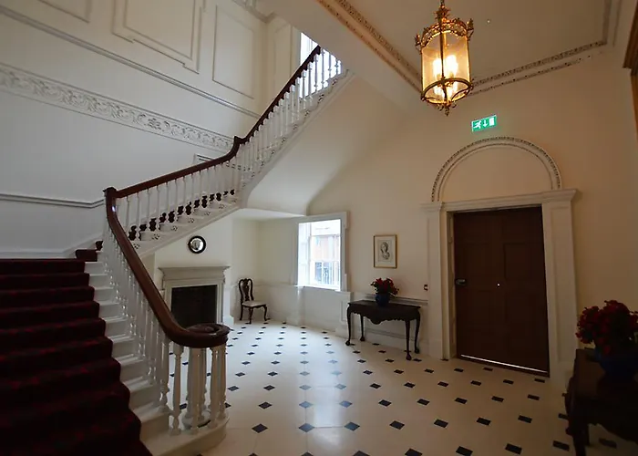 Henrietta Suites City Centre