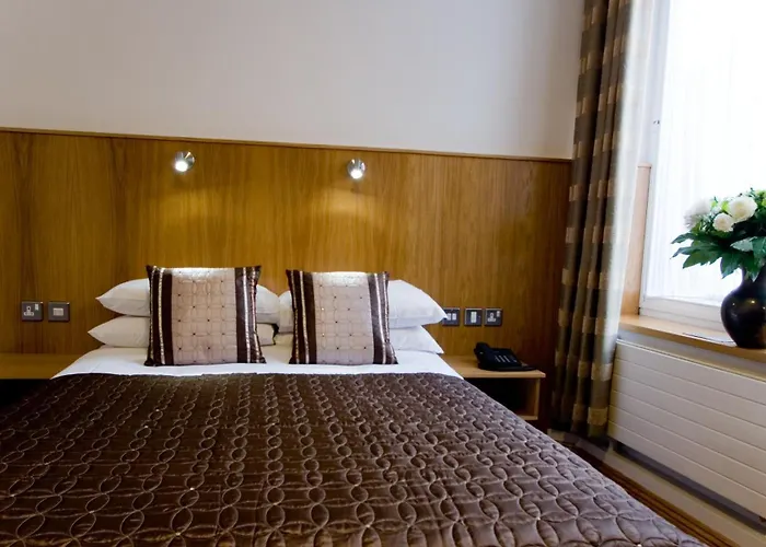 Blooms Hotel